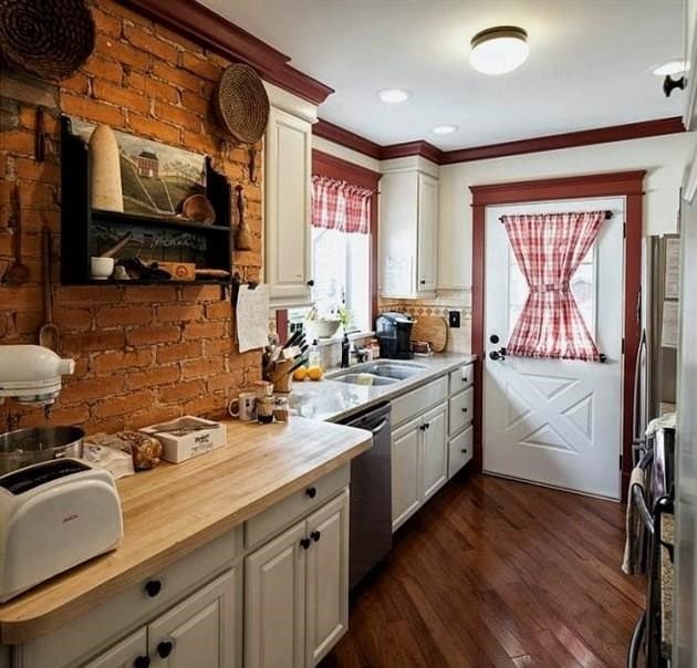 A vidéki házak konyháinak belső terei: ötletek és fotók nagy és kicsi területeken történő megvalósításról