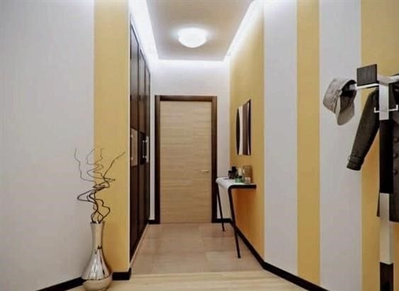 Tervezési projektek és lehetőségek a folyosó elrendezéséhez a lakásban