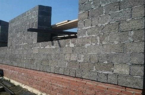 DIY házépítés fa beton tömbökből