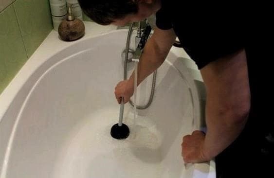 Hogyan lehet önállóan megváltoztatni a WC hullámosságát a WC eltávolítása nélkül