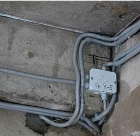 Rejtett elektromos vezetékek telepítése egy faházban. 2. rész