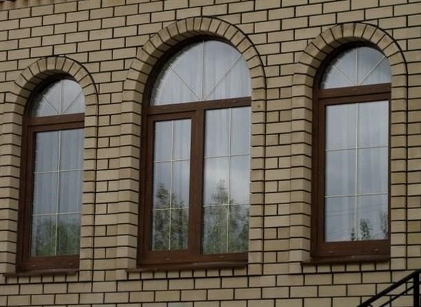 Az íves PVC ablakok az építészek és a háztulajdonosok kedvencei
