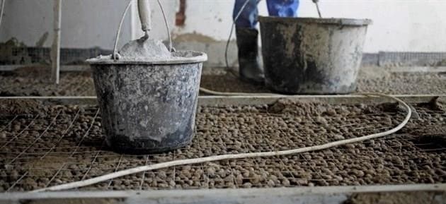 Duzzasztott agyag beton padló esztrichje: technológia kiválasztása és lépésenkénti útmutatások a barkácsolás telepítéséhez