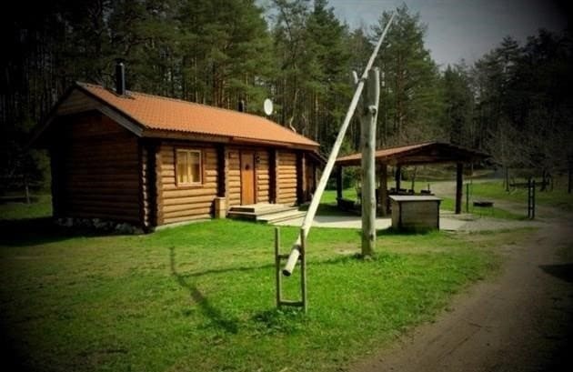 Fürdőtípusok egy nyári rezidenciához (44 fotó): kályhás pótkocsitól a finn szaunáig egy tó partján