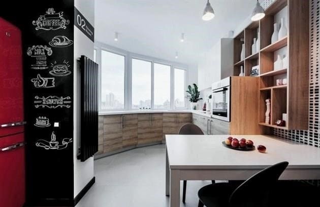 Hogyan készítsünk konyhát az erkélyen: az átadás és az elrendezés árnyalatai, tervezési fotó