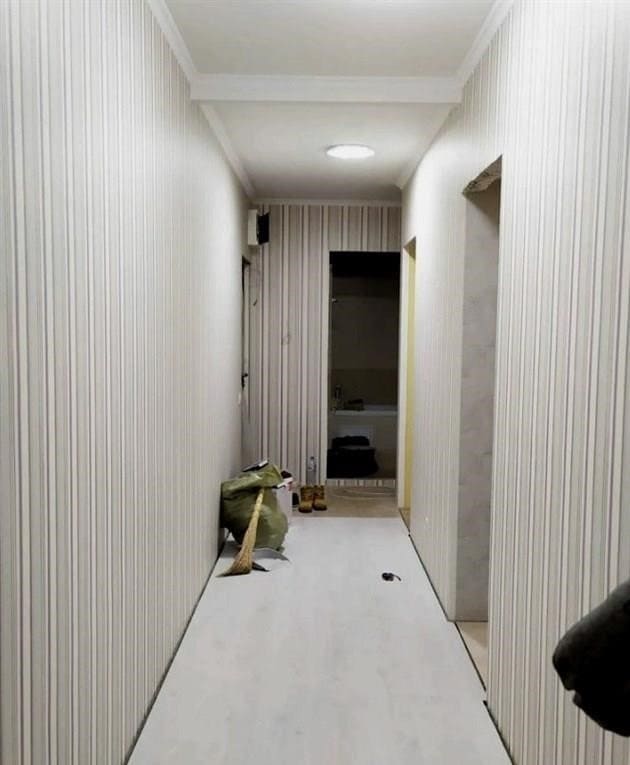 Tapéta a folyosóra - tippek a háttérkép kiválasztásához és a saját kezű ragasztásuk jellemzői (110 fotó)