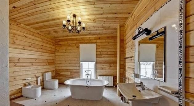 Hogyan készítsünk fürdőszobát egy faházban a saját kezével
