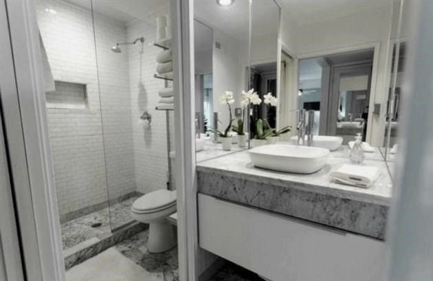 Ablakos fürdőszoba - fotó a tervezésről és a tervezési jellemzőkről