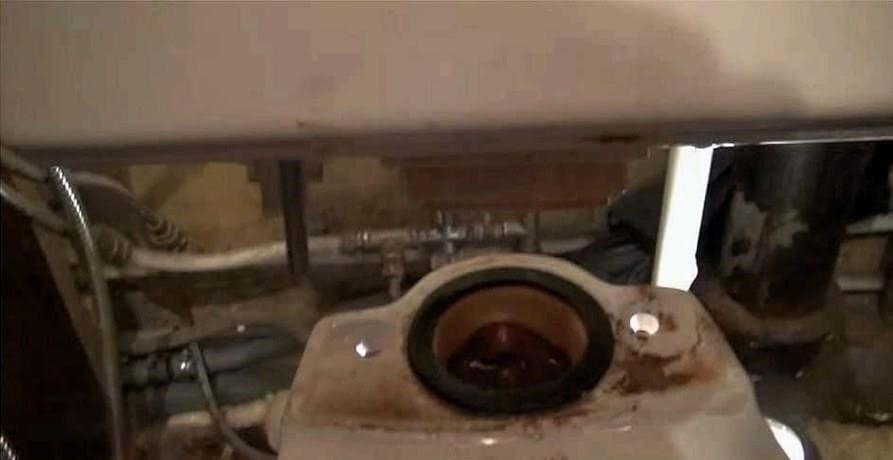 Hogyan állítsuk be a WC-tartály vízszintjét, a hibák típusát
