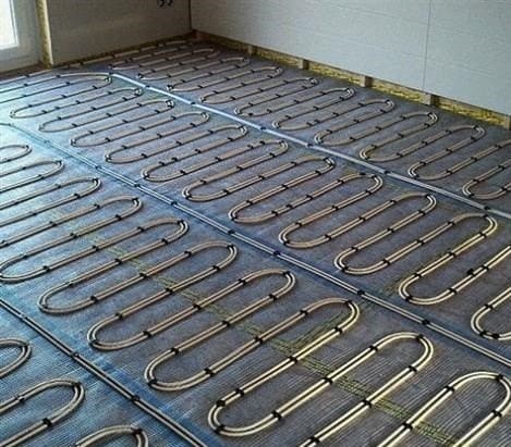 Vízmelegített padló száraz szerkezeteinek lehetőségeinek elemzése esztrich nélkül