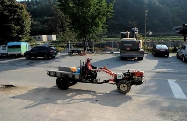 Mire kell figyelni, amikor mini traktort vagy hátsó traktort választanak Minszkben?