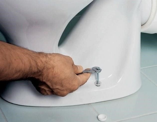 Lépésenkénti útmutató a WC-tömítő felszereléséhez, gyakorlati tippek