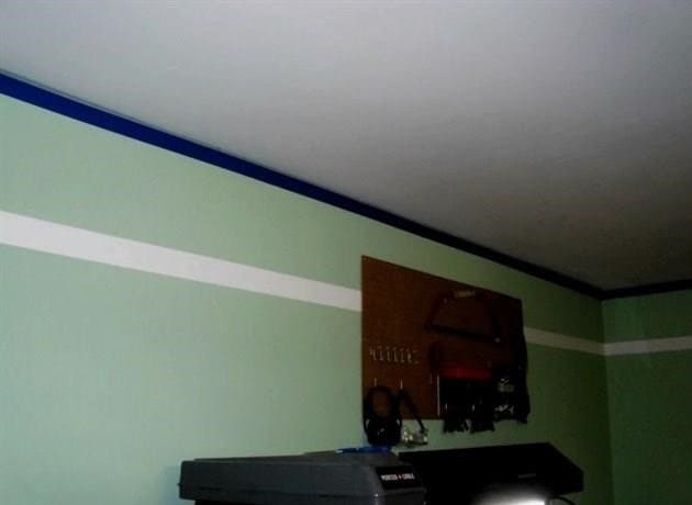 Hogyan kell festeni a mennyezetet egy lakásban - festési technológia