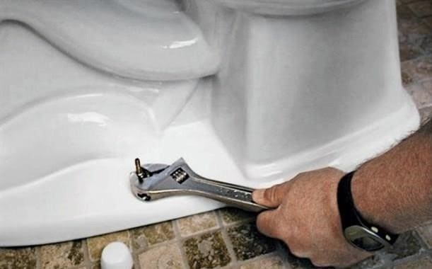 A WC-tartály repedésének kijavítása: egyszerű utasítás