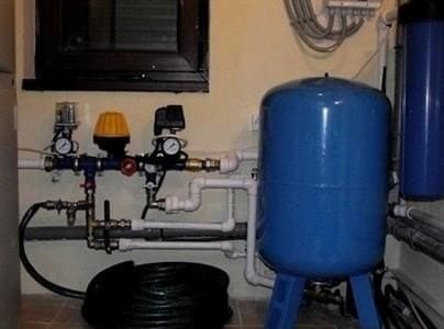 Az akkumulátor működésének elve a vízellátó rendszerben - eszköz és beállítás