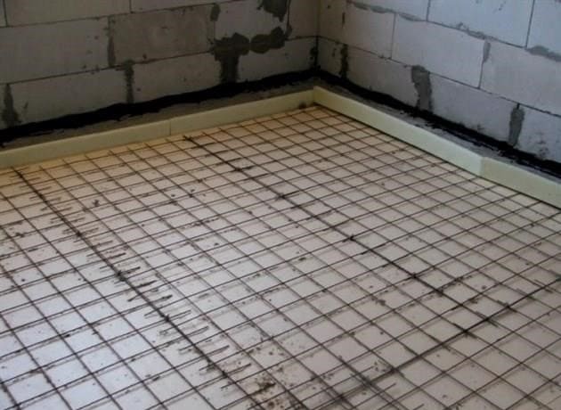 Repedések önterülő padlójavítása: a lakás önterülő padlójának házi javítása