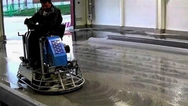 Hogyan és hogyan kell őrölni egy betonpadlót - utasítások a munka önálló végrehajtására