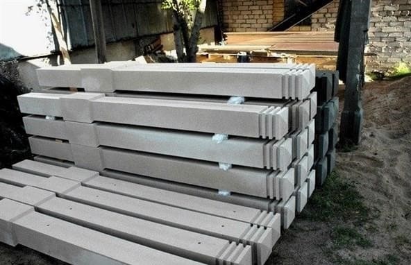 Beton kerítésoszlopok: előnyök és hátrányok, barkácsolás és gyártás