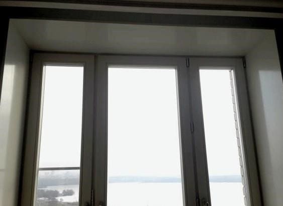 Hogyan készítsünk lejtőket műanyag ablakokon egy lakásban