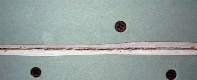 Gipszkarton varratok tömítése (40 fotó): hogyan és hogyan kell tömíteni a gipszkarton lapok közötti kötéseket a tapéta alatt