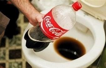Hogyan tisztítsuk meg a WC-t: áttekintés a Coca-Colától az elektrolitig terjedő gyógymódokról