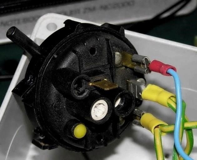A mosógép nyomáskapcsolójának (szintkapcsolójának) ellenőrzése