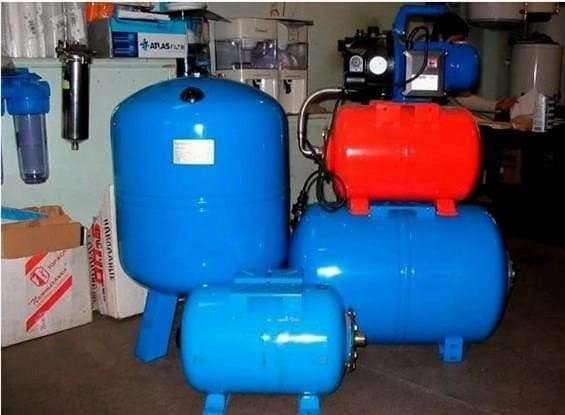 Az akkumulátor működésének elve a vízellátó rendszerben - eszköz és beállítás