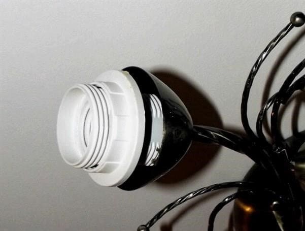Hogyan lehet önállóan kideríteni a meghibásodás okát és javítani a fénycsövet tartalmazó lámpát