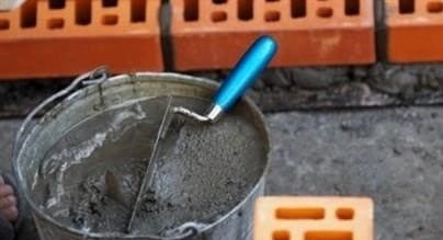 Hogyan kell a betont vízbe önteni a megfelelő módon