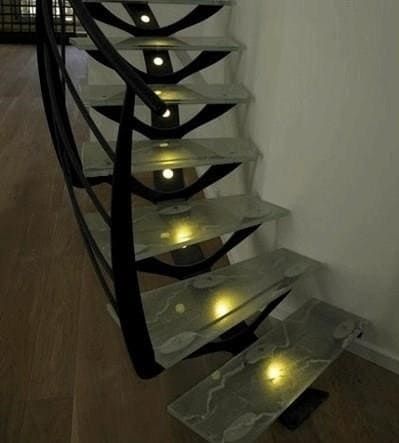 Mozgásérzékelők a világítás bekapcsolásához a lépcsőn - intelligens és automatikus világítás a lépcsőn