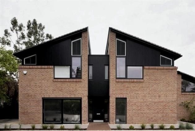 Lakonikus építészetű ház és szimmetrikus homlokzatok