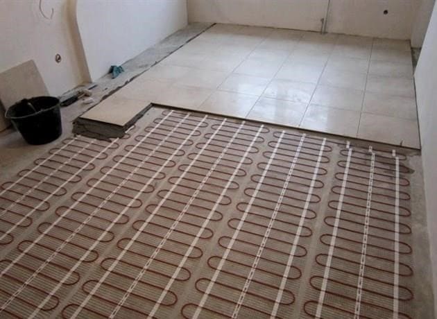 A meleg padló tulajdonságai a konyhában, az ilyen bevonat előnyei és hátrányai, telepítési szabályok