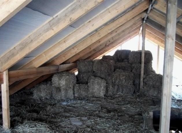 Mennyezeti szigetelési módszerek hideg tetőtérben lévő házban