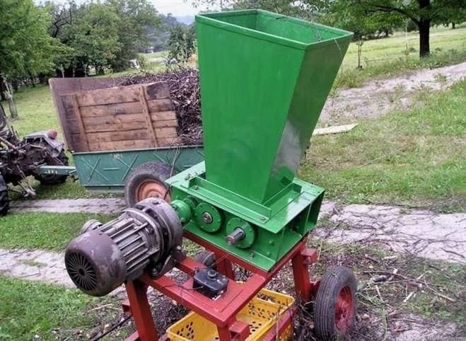 Csinálható traktor alapján barkácsoló faaprító