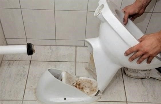 A WC-tartály repedésének kijavítása: egyszerű utasítás