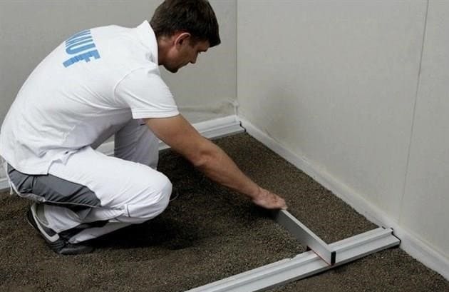 A padló kiegyenlítése kiegyenlítő anyaggal - jó minőségű eredmény a megfelelő megközelítéssel