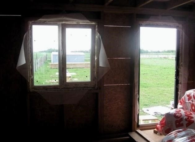 Válasszon egy vidéki házat 4: 4-re: egyszerű elrendezés és gazdaságos kivitel
