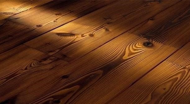 Kérdések a tömörfa padlóról (vörösfenyő). Az esztrichtől a mezítelen lábbal való rohangálásig