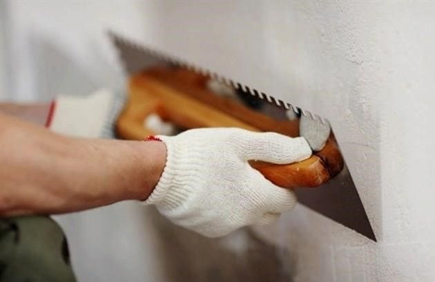 Hogyan kell a falakat megfelelően kirakni a tökéletes festéshez?
