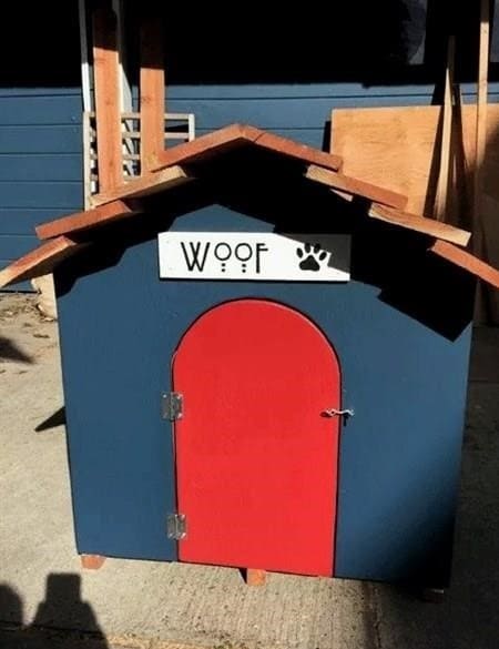 Hogyan készítsünk kutyaházat improvizált eszközökből saját kezűleg