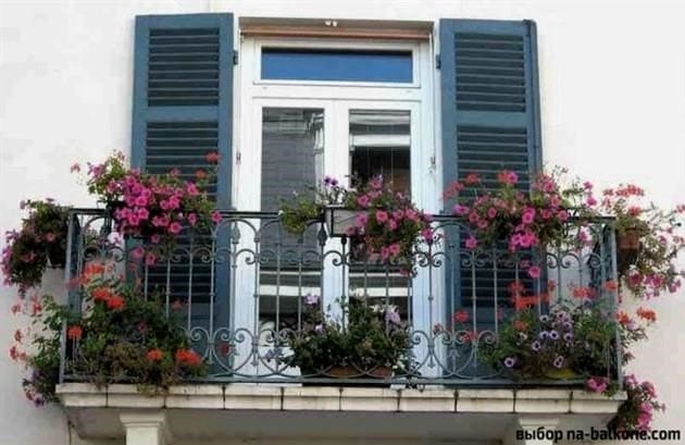 Hogyan lehet legalizálni az átépítést? Ugyanis egy francia ablak, erkélytömb helyett, a loggia kijáratánál, a ház tégla.