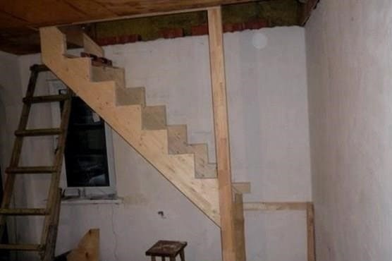 Hogyan lehet kiszámítani a 180 fokos lépcső méreteit