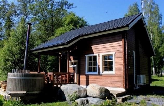 Fürdőtípusok egy nyári rezidenciához (44 fotó): kályhás pótkocsitól a finn szaunáig egy tó partján