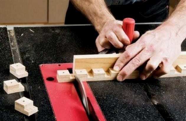 Hogyan kell megfelelően felszerelni a munkalapot egy konyhai szettre
