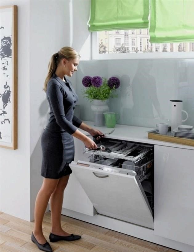 A mosogatógép elhelyezhető a sütő mellett?