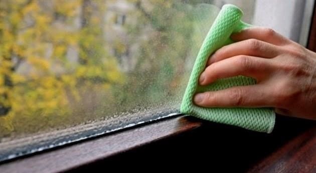 Miért izzadnak az ablakok otthonában: 10 tipp a kondenzáció leküzdésére