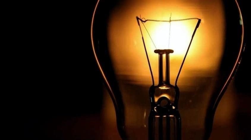 Mik azok a lámpatestek, milyen előnyökkel és jellemzőkkel bír: hogyan lehet lámpákat választani és csatlakoztatni a gyűjtősínen vagy anélkül?