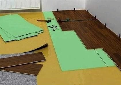 Hogyan kell felszerelni a laminált padlót szegélylécek nélkül, előnyök és hátrányok