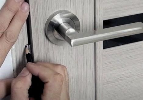 Beltéri ajtók telepítése - 2 egyszerű módszer teljes leírással