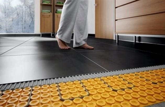 Meleg padló csempe alatt (100 fotó) - a megfelelő választás és technológia a padlófűtési rendszer fektetéséhez